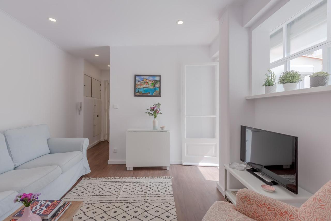 Sunny Apartment With Patio, By Timecooler Lisboa Екстериор снимка